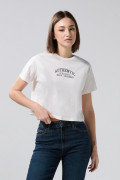 Camiseta crema clara crop top con texto college negro