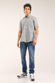 Camisa manga corta unicolor con cuello button down