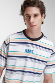 Camiseta unicolor manga corta con diseño de rayas y letras