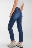 Jean mom azul oscuro con súper tiro alto