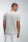 Camiseta manga corta gris medio con estampado de letras