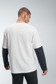 Camiseta estampada, cuello redondo, manga larga con sobremanga corta y estampado frente.