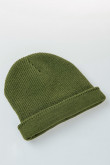 Gorro verde oscuro tejido con texturas de canal
