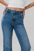 Jean bota recta straight leg azul medio con tiro alto