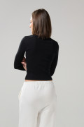 Camiseta unicolor con escote en U y manga larga
