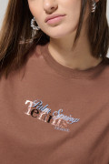 Camiseta café medio oversize manga corta con artes college
