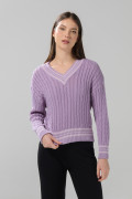 Suéter cuello V tejido morado claro con trenzas