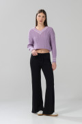 Suéter cuello V tejido morado claro con trenzas