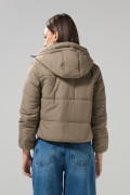 Chaqueta unicolor acolchada con capota y 2 bolsillos