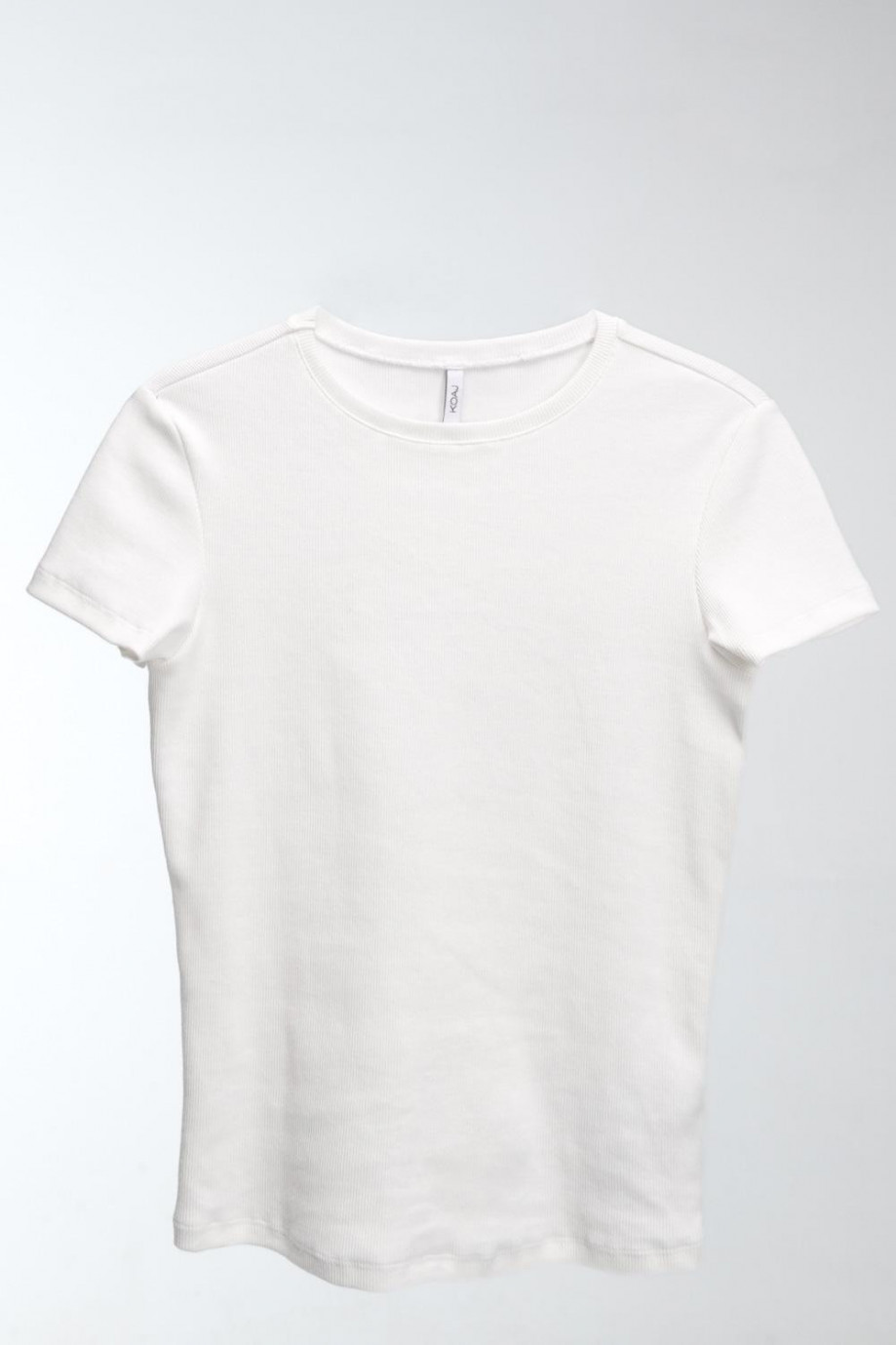 Camiseta unicolor manga corta y cuello redondo
