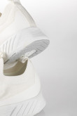 Tenis deportivos unicolor con detalles de texturas