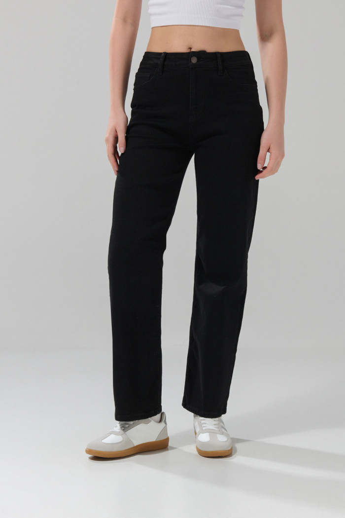 Jean tiro alto negro straight leg bota recta con bolsillos