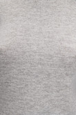 Camiseta unicolor, manga larga con cuello redondo.