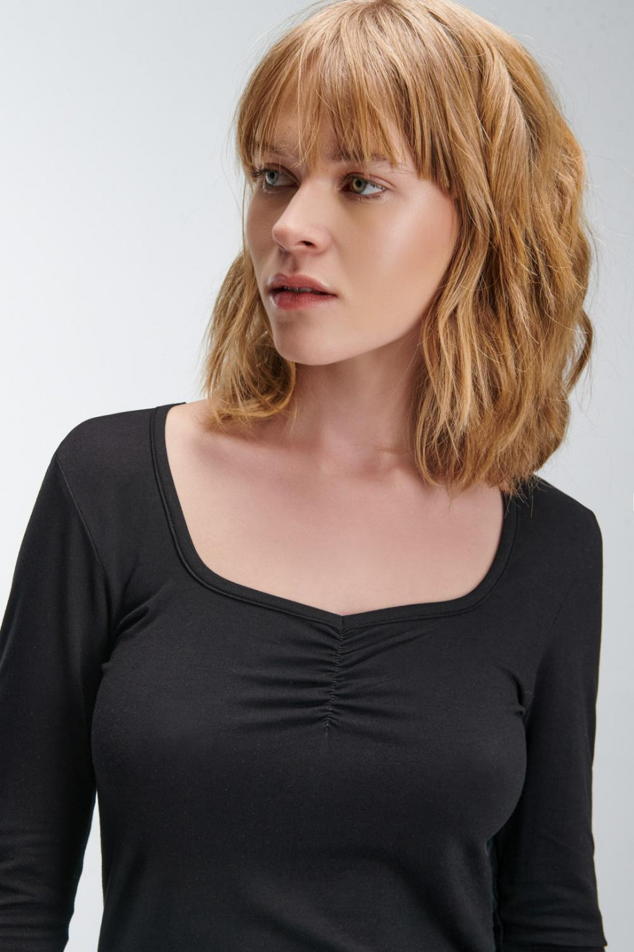 Camiseta estampada, manga larga con cuello redondo.