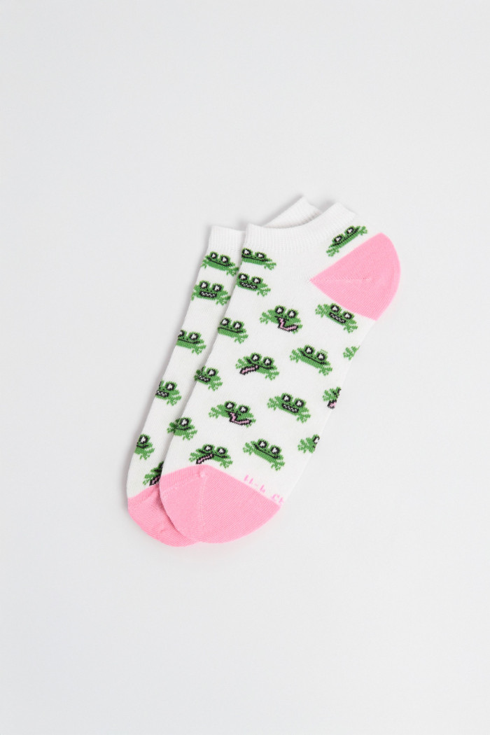 Medias unicolores tobilleras con diseños de ranas verdes y contrastes