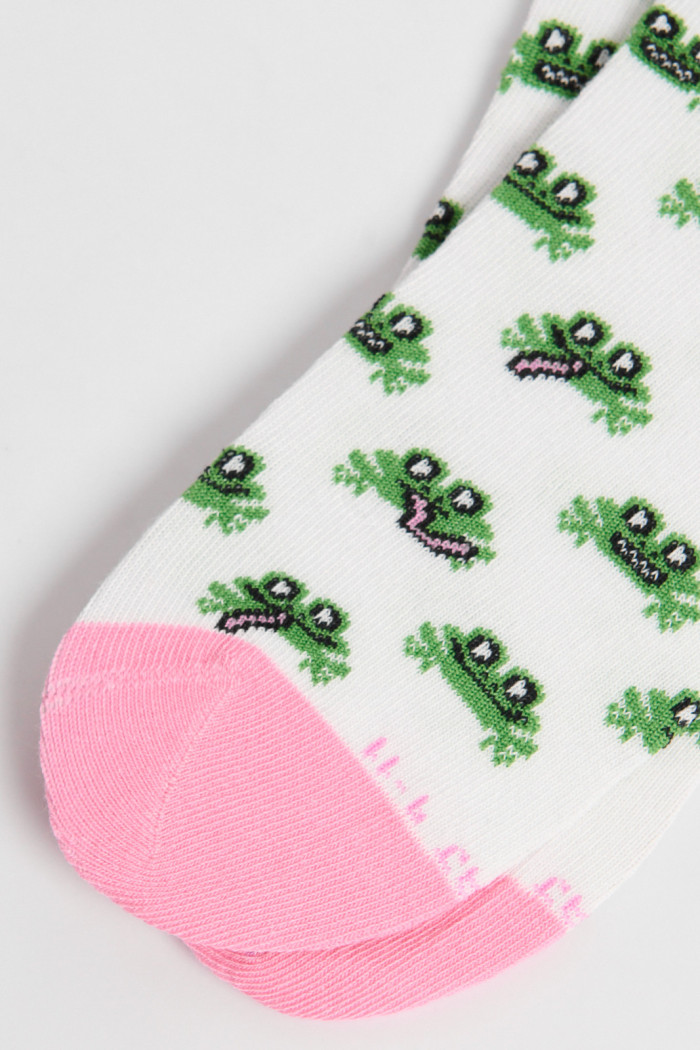Medias unicolores tobilleras con diseños de ranas verdes y contrastes