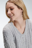 Suéter unicolor tejido texturizado con cuello en V
