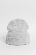 Gorro unicolor tejido con texturas de canal