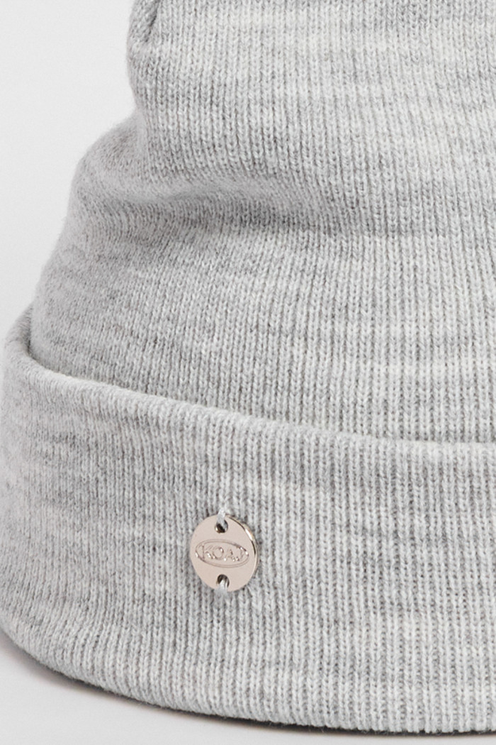 Gorro unicolor tejido con texturas de canal