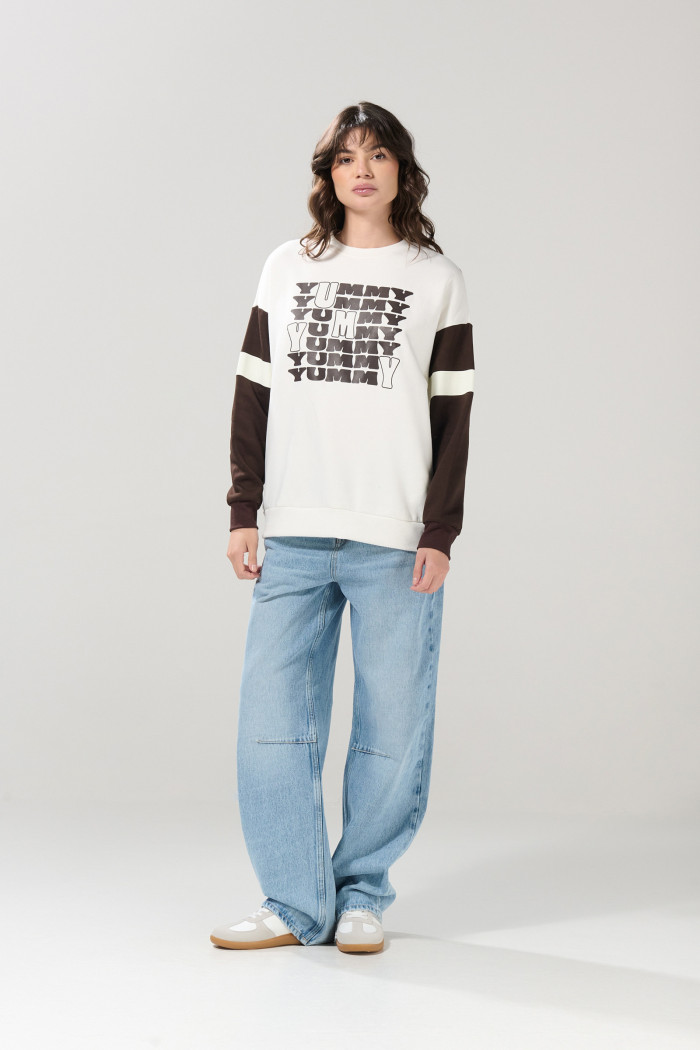 Buzo oversize crema cuello redondo de Burger King