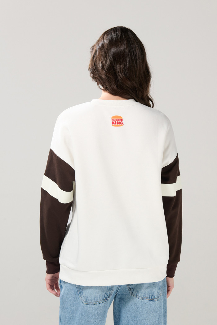 Buzo oversize crema cuello redondo de Burger King