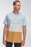 Camiseta con cortes en horizontal, manga corta, con estampado frente