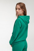 Buzo verde con capota y estampado colorido en frente