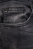 Jean carrot gris oscuro con roto y detalles en láser