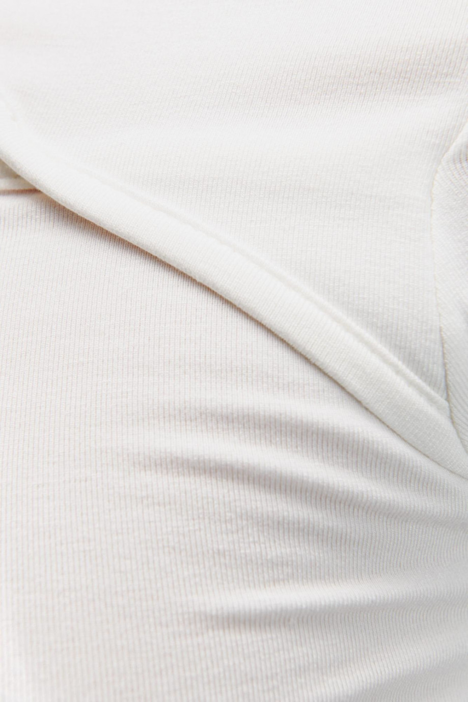 Camiseta manga larga unicolor con escote asimétrico