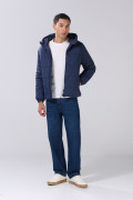 Chaqueta unicolor acolchada con capota y manga ranglan larga
