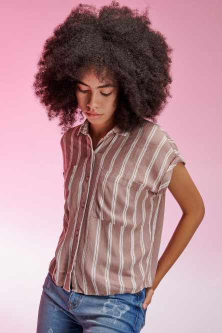Blusa unicolor con manga corta y diseño de rayas verticales