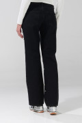 Jean negro straight low waist con perlas y tiro bajo