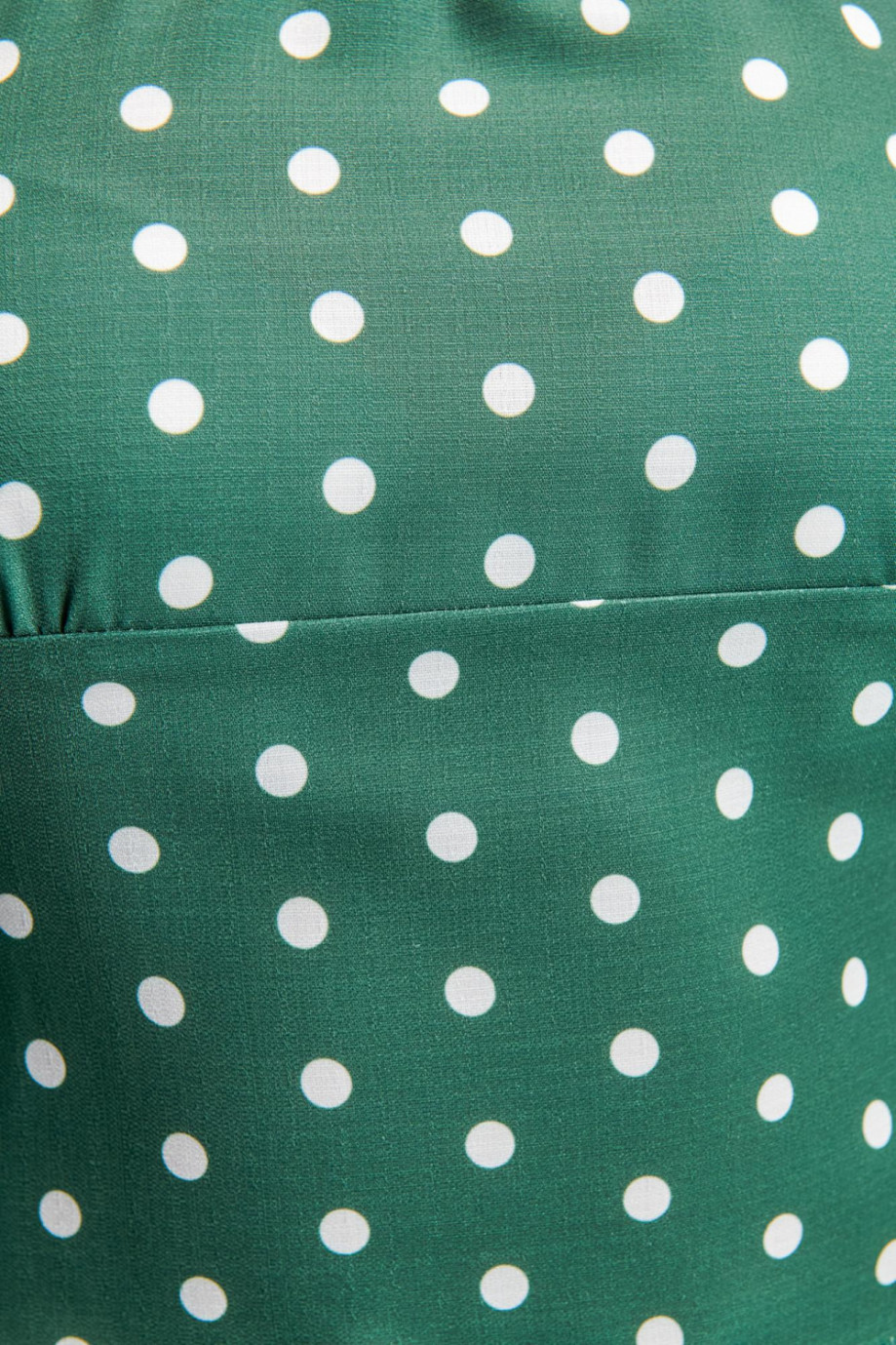 Blusa manga larga verde con estampado de puntos blancos