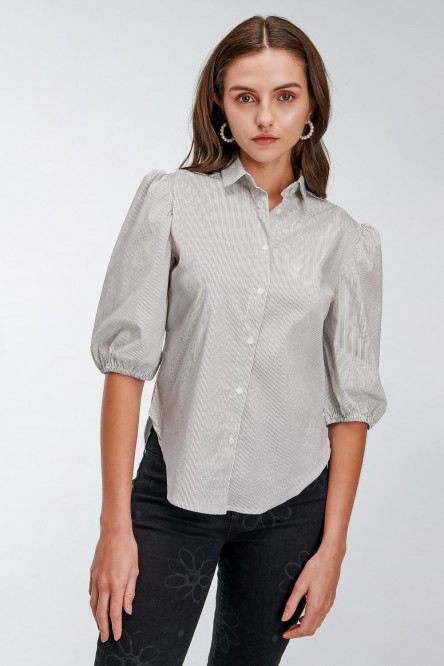 Blusa blanca a rayas manga 3/4 y cuello camisero