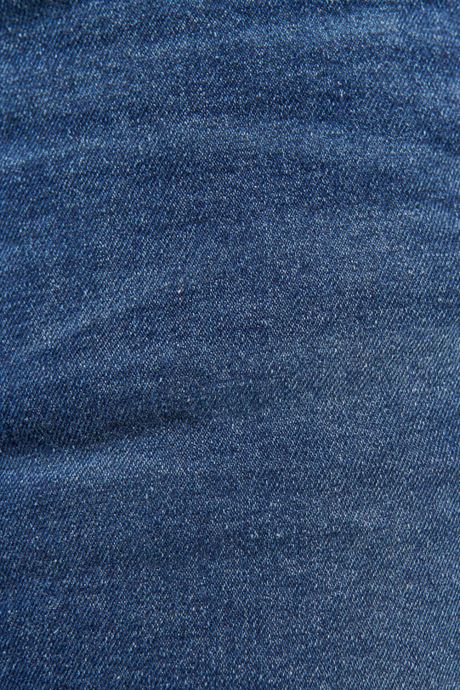 Jean slim tiro bajo azul oscuro con costuras en contraste