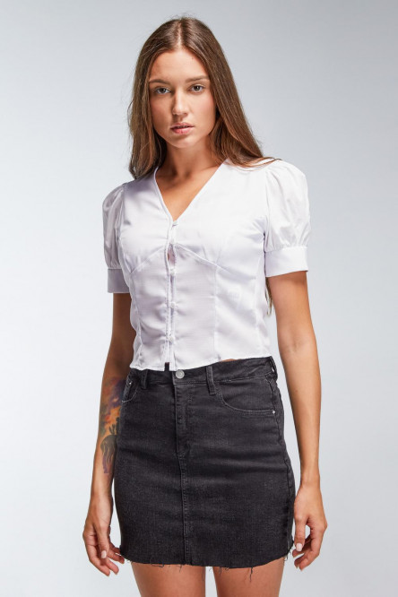 BLUSA CON CORTE FRANCES, MANGA CORTA Y RECOGIDO EN HOMBROS Y PUÑO