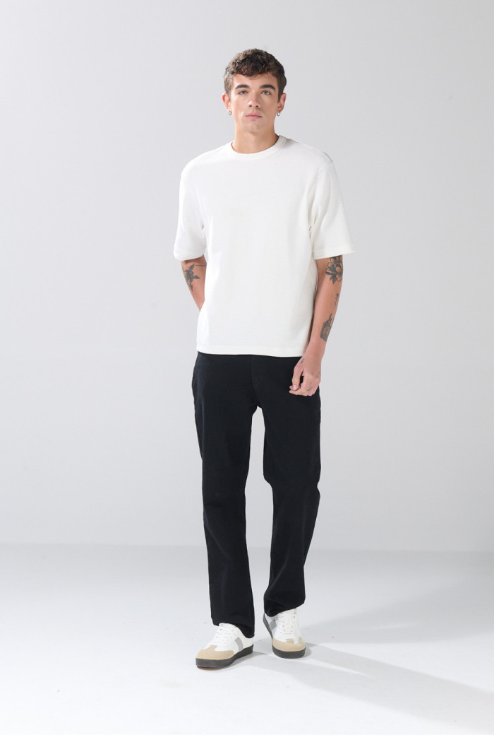 Jean negro straight leg infaltables tiro bajo con bota recta
