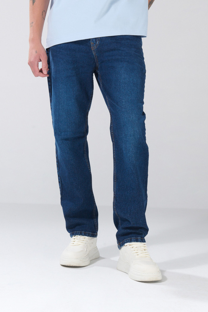 Jean infaltables straight leg azul bota recta con tiro bajo
