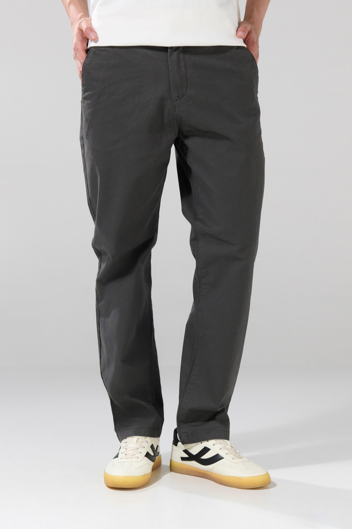 Pantalón unicolor de dril straight leg con tiro medio
