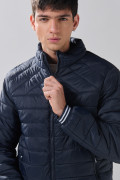 Chaqueta acolchada bomber unicolor con bolsillos y cremallera
