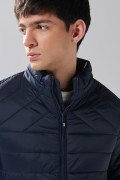 Chaqueta acolchada bomber unicolor con bolsillos y cremallera
