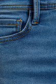 Jean azul medio tipo súper skinny con costuras en contraste