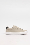 Tenis unicolores casuales con suelas en contraste planas 
