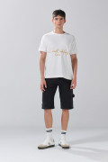 Camiseta crema con textos de Boho Club y cuello redondo
