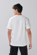 Camiseta crema con textos de Boho Club y cuello redondo
