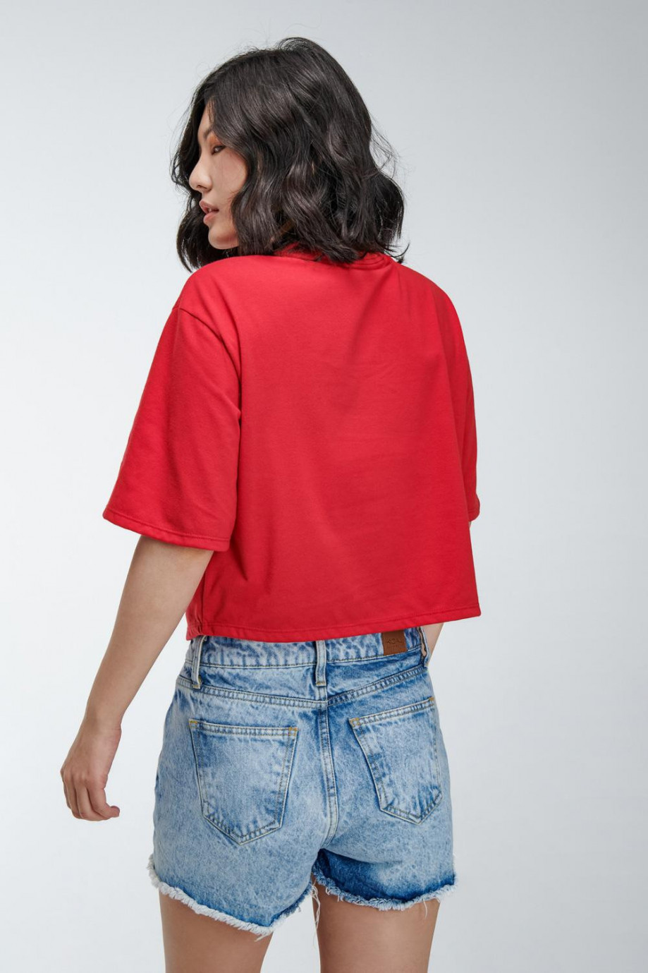 Camiseta cuello redondo, manga corta con estampado loungewear.