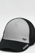 Cachucha trucker negra con corte gris y texto delantero
