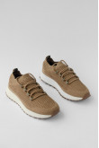 Tenis unicolor deportivos en material tejido y con suelas blancas