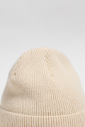 Gorro unicolor tejido con marquilla en frente y doblez
