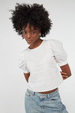 Blusa cuello redondo crema clara con mangas cortas aglobadas